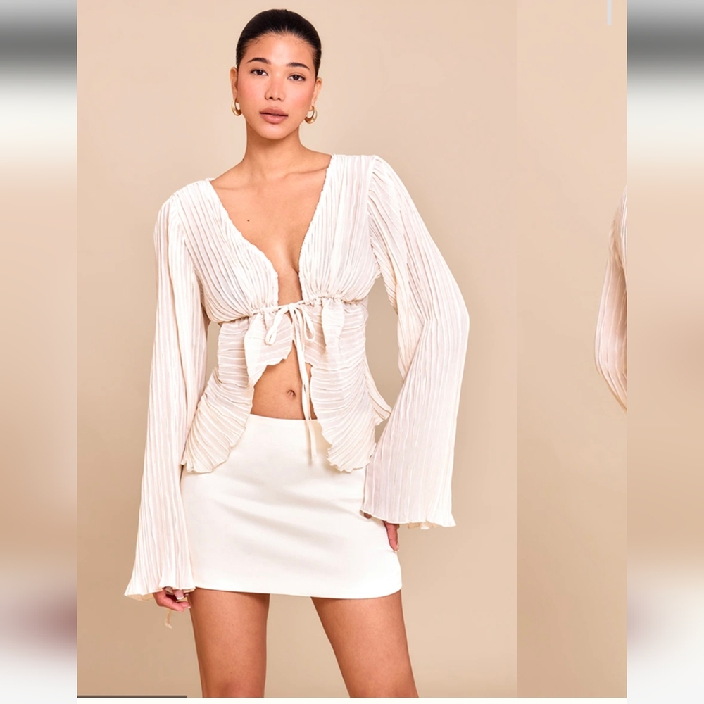 #107 NWT PrettyLittleThing Sheer Plisse Tie Front Flute Sleeve Blouse Cream, 10